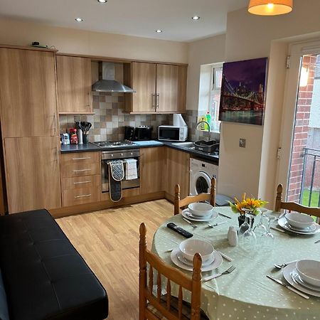 Modern, Quiet, Sleeps 9, Etihad, Coop Live, Manchester Exterior foto